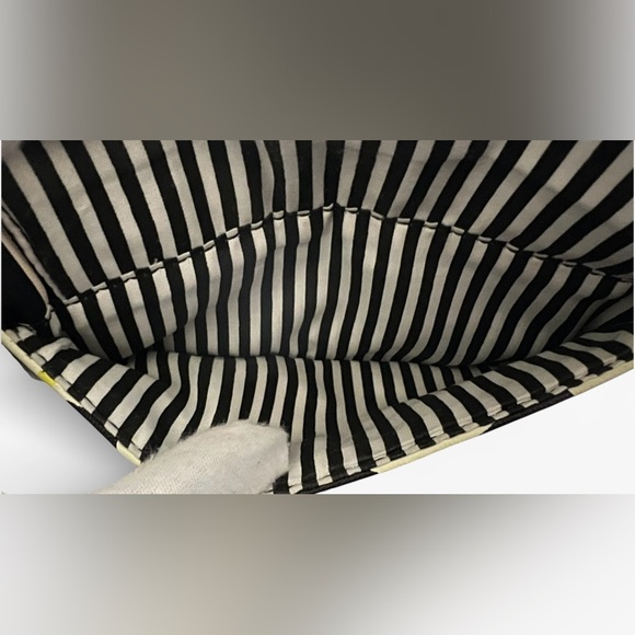 Betsey Johnson Daisy Pouch/Wallet - Picture 5 of 9